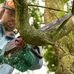 Bosch UniversalChain35 1.8W Mains Fed Corded 350mm Chainsaw 11 Bosch UniversalChain35 1.8W Mains Fed Corded 350mm Chainsaw -Garden Store bosch universalchain35 1 8w mains fed corded 350mm chainsaw4059952608167 04i bq