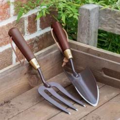 Burgon & Ball Dark Wood Hand Fork -Garden Store burgon ball dark wood hand fork5019360201564 02i bq