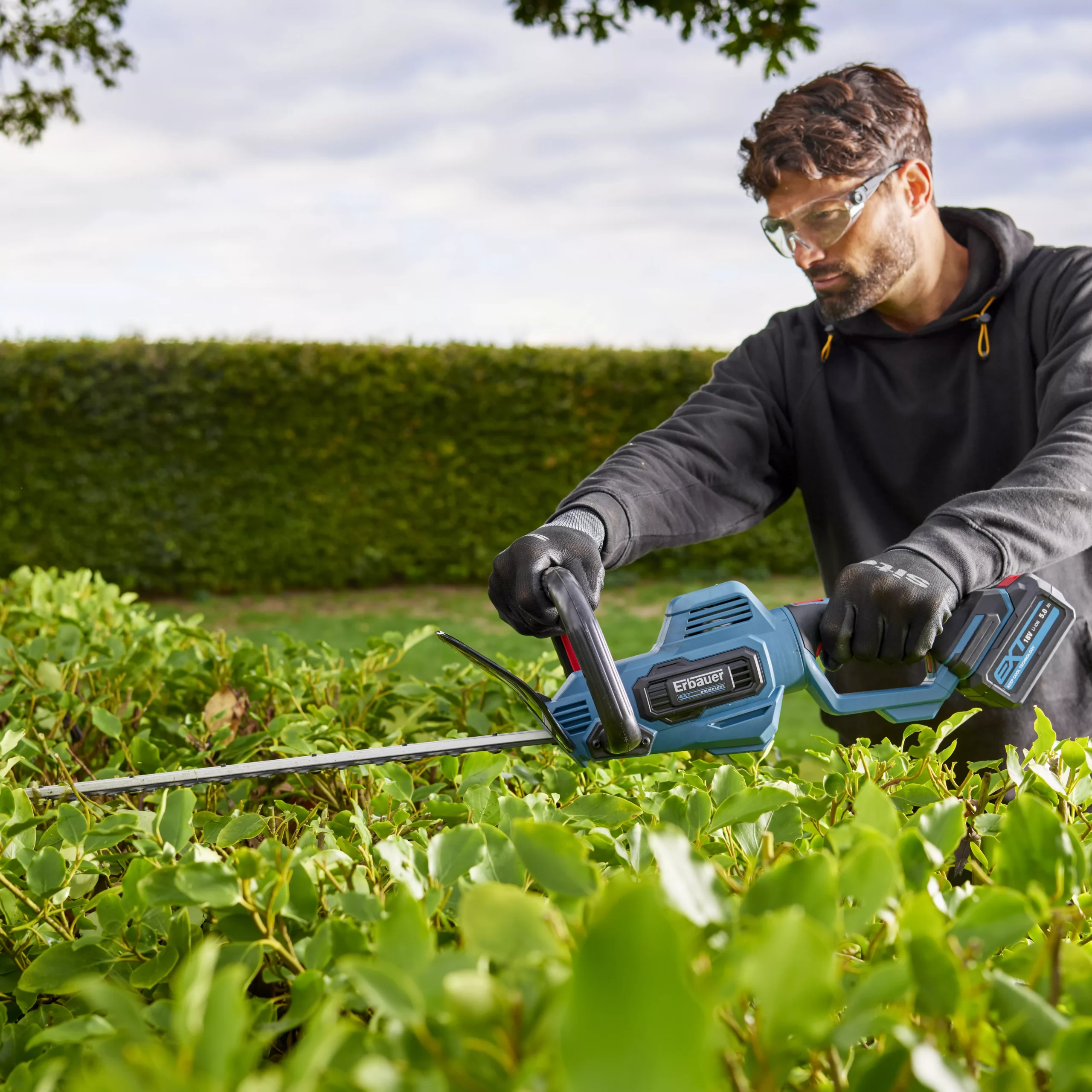 Erbauer 18V 550mm EHT18-Li - KIT Cordless Hedge Trimmer 5 Erbauer 18V 550mm EHT18-Li - KIT Cordless Hedge Trimmer - Image 3