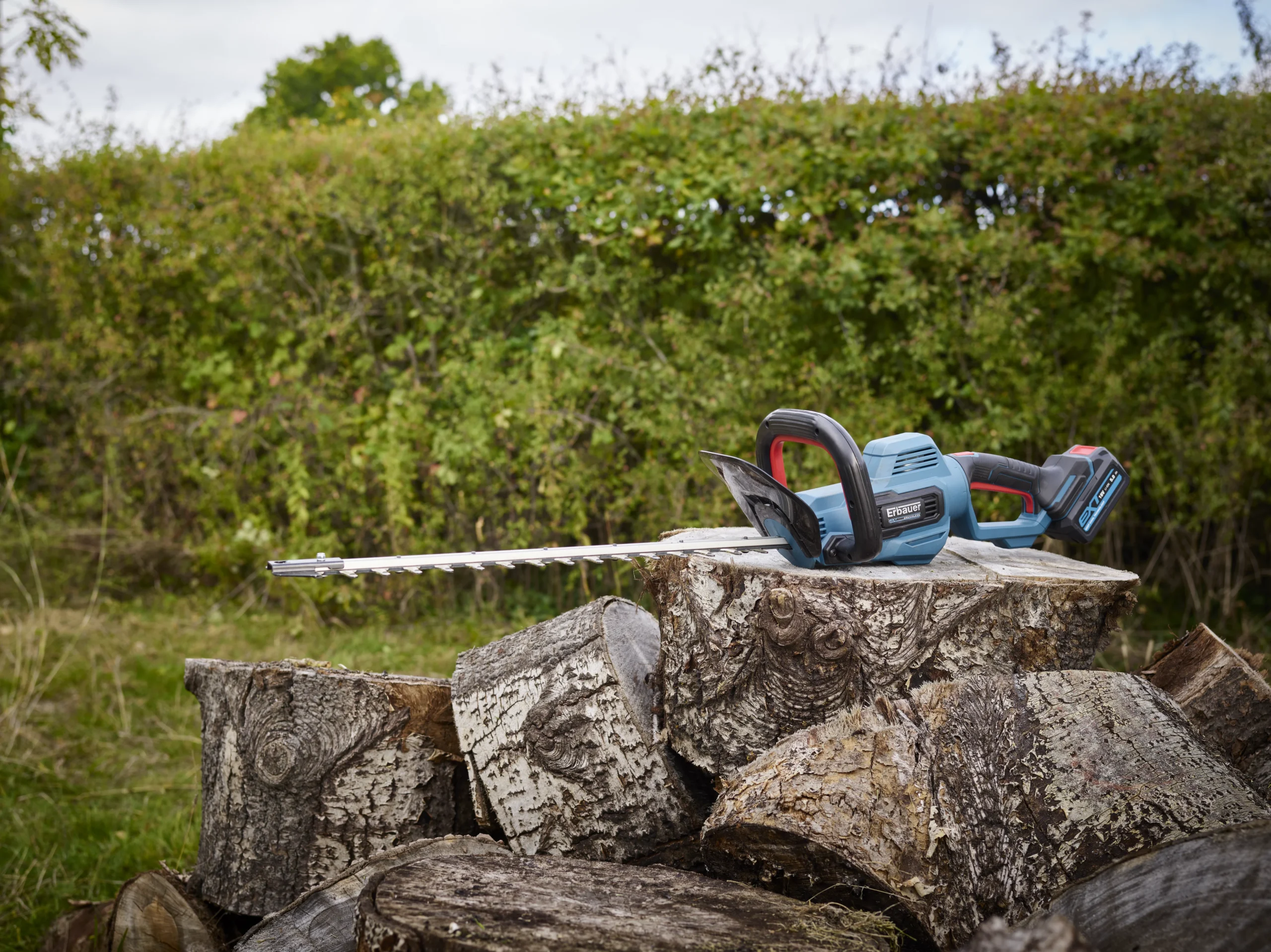 Erbauer 18V 550mm EHT18-Li - KIT Cordless Hedge Trimmer 6 Erbauer 18V 550mm EHT18-Li - KIT Cordless Hedge Trimmer - Image 4