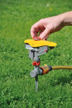 Hozelock Pulsating Pulse Sprinkler 9 Hozelock Pulsating Pulse Sprinkler -Garden Store hozelock pulsating pulse sprinkler5010646057677 01i