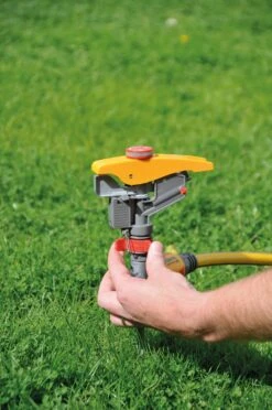 Hozelock Pulsating Pulse Sprinkler 8 Hozelock Pulsating Pulse Sprinkler -Garden Store hozelock pulsating pulse sprinkler5010646057677 03bq