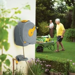 Hozelock Wall-mounted Hose Pipe Set (L)40m 5 Hozelock Wall-mounted Hose Pipe Set (L)40m -Garden Store hozelock wall mounted hose pipe set l 40m5010646034135 02bq