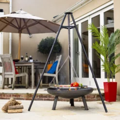 La Hacienda Tripod Hanging Grill -Garden Store la hacienda tripod hanging grill5055025586126 02i bq