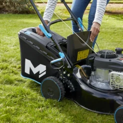 Mac Allister MLMP300H40 125cc Petrol Rotary Lawnmower 11 Mac Allister MLMP300H40 125cc Petrol Rotary Lawnmower -Garden Store mac allister mlmp300h40 125cc petrol rotary lawnmower5059340124537 03i