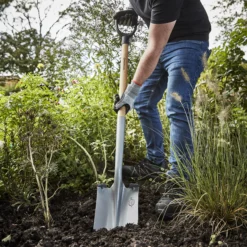 Magnusson Wooden Square Digging Spade -Garden Store magnusson wooden square digging spade5059340086651 01i