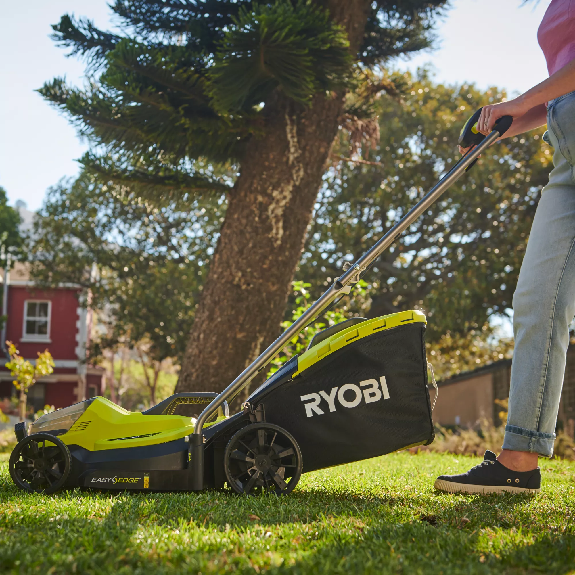 Ryobi ONE+ RLM18X33B50B Cordless 18V Rotary Lawnmower 5 Ryobi ONE+ RLM18X33B50B Cordless 18V Rotary Lawnmower - Image 3