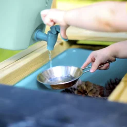 TP Toys Deluxe Wooden Play Kitchen -Garden Store tp toys deluxe wooden play kitchen5021854106125 03i bq