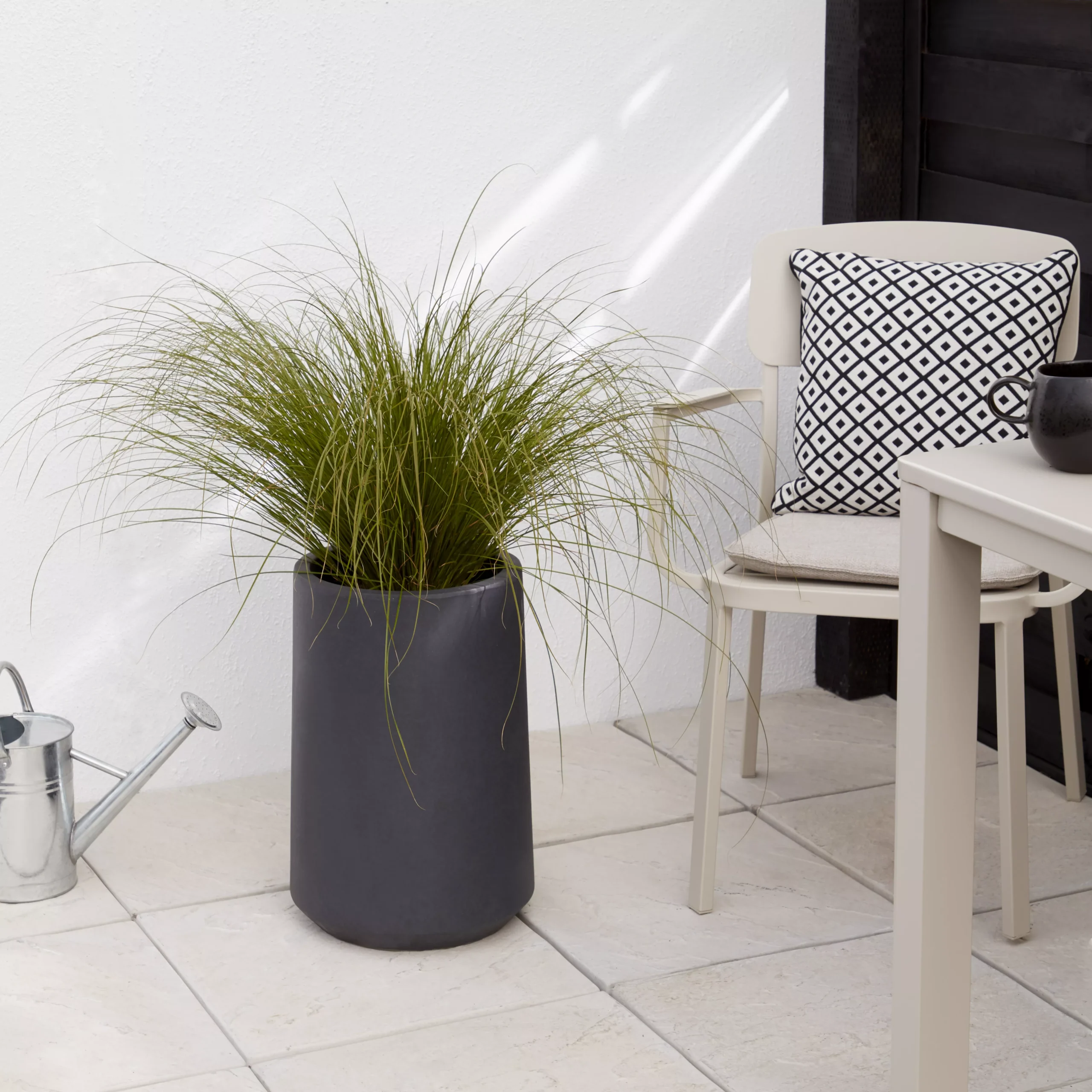 Verve Ammer Dark Grey Fibreclay Tall Circular Plant Pot (Dia)28cm 5 Verve Ammer Dark Grey Fibreclay Tall Circular Plant Pot (Dia)28cm - Image 3